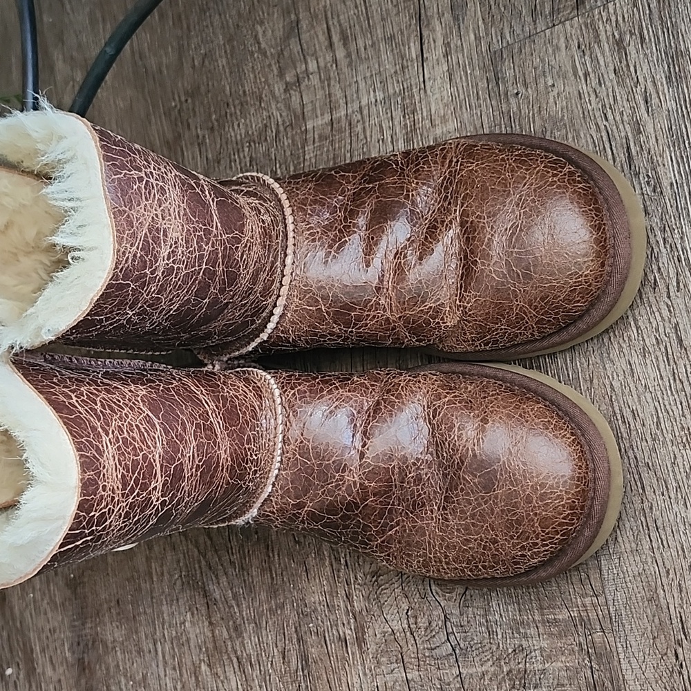 Ugg Bailey Button Krinkle - image 2